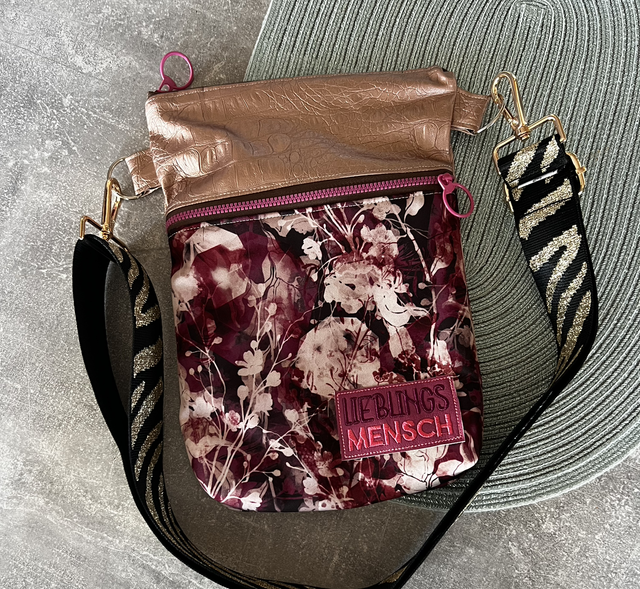 Crossbag Tasche Bordeaux & Roségold 