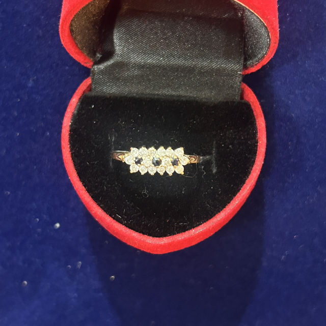 9ct yellow gold cluster ring 