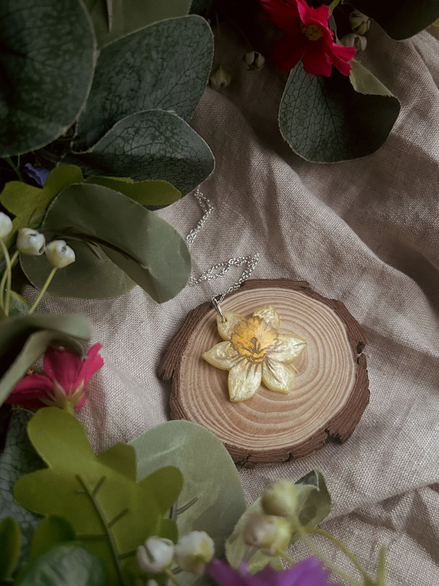 Daffodil Necklace - Statement Silver 