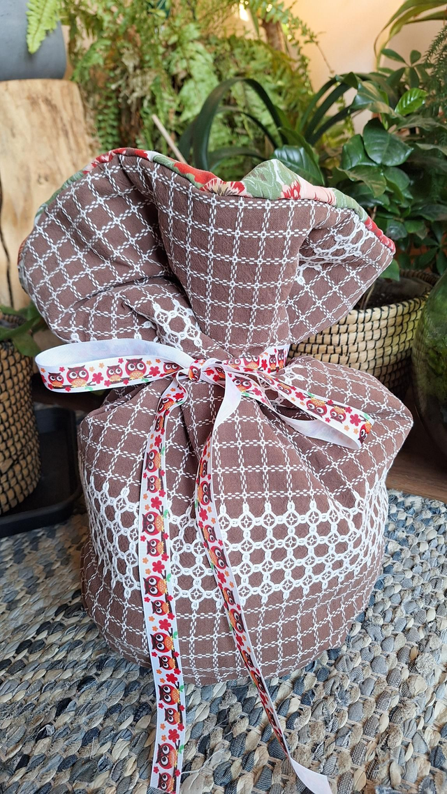 Stoofzak hooimadam - bruin met bloemen voering 