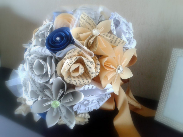 Bouquet Fiori di Carta Musicale con Perline