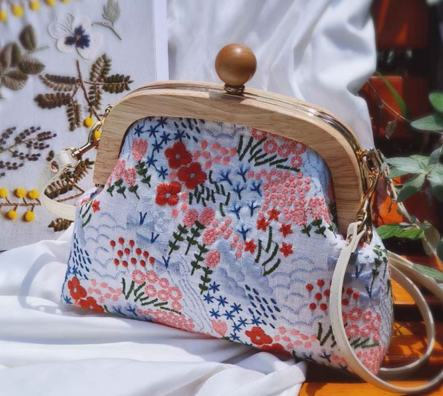 Garden Embroidery + Wooden Handle Bag - White Version