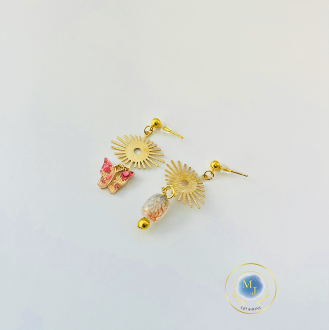 Handgemaakte Goudkleurige Oorbellen met Zon, Vlinder &amp; Natuursteen 