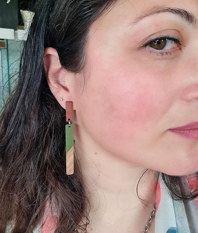 Boucles d'oreilles "Olivia" en bois et résine verte
