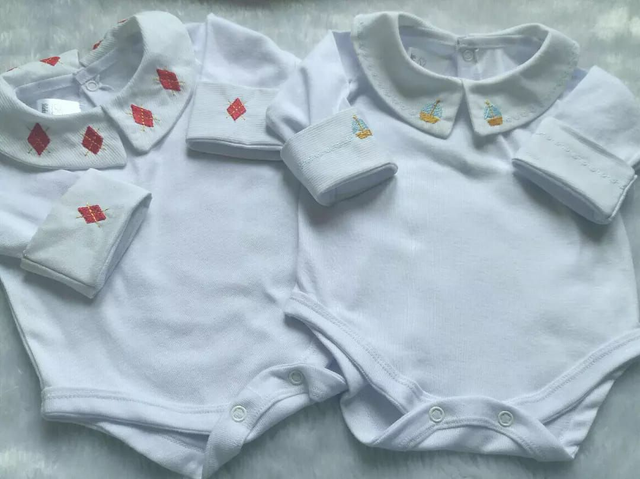 Bory com gola e punhos bordados