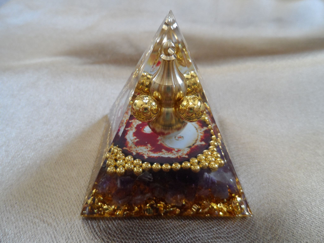 Pyramide Yin Yang Générateur d'énergie