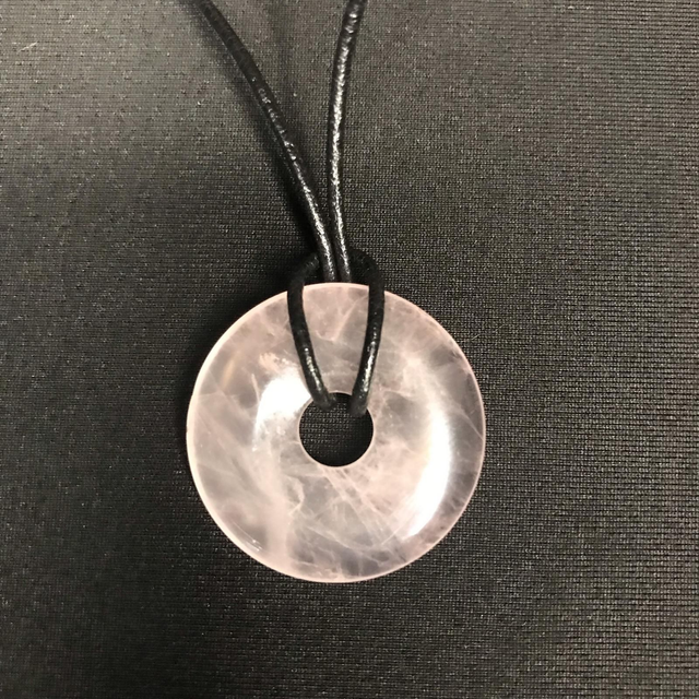 QUARTZ ROSE - Pendentif Donut N°4 avec cordon cuir [Brésil]