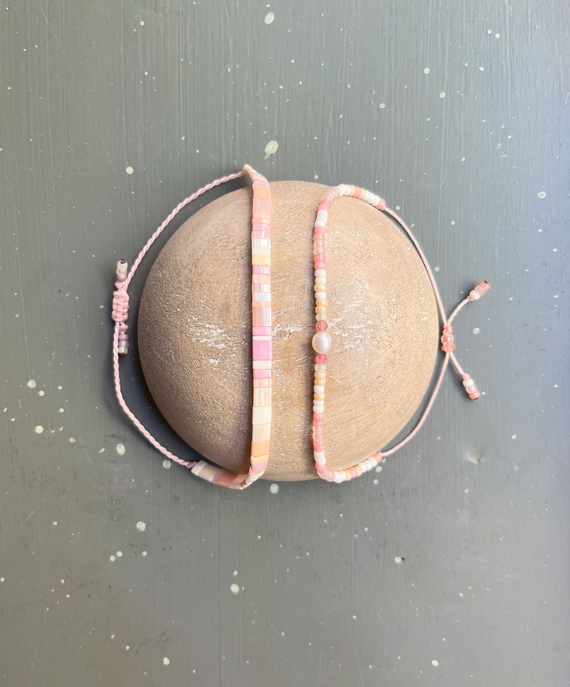 Deux bracelets en perles carrées Tila rose pâle et perle d&#039;eau douce