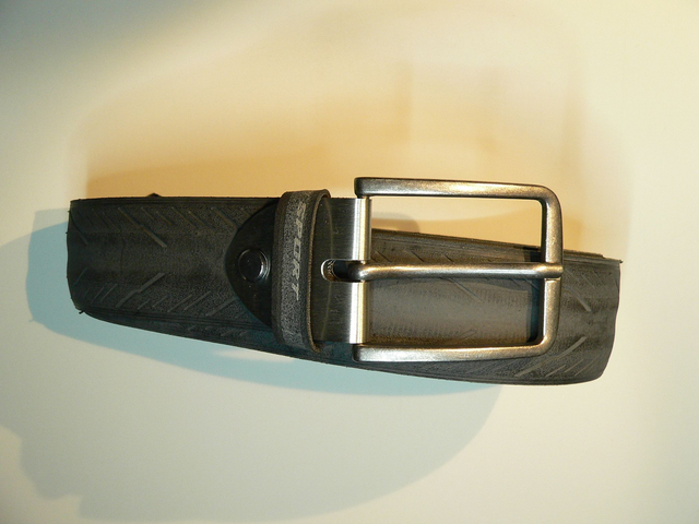 Modèle en pneu de course Pirelli noir reliefs, SPORT