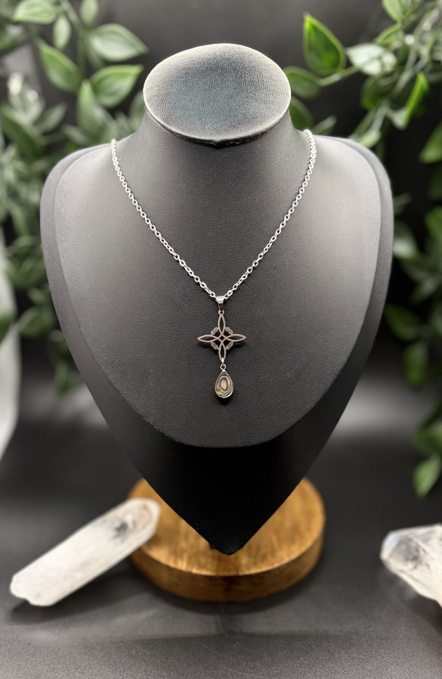Collier Elya – Nœud de Sorcière & Ormeau