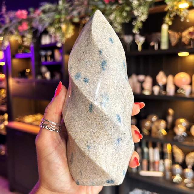 Apatite in Cleavelandite Flame 1kg