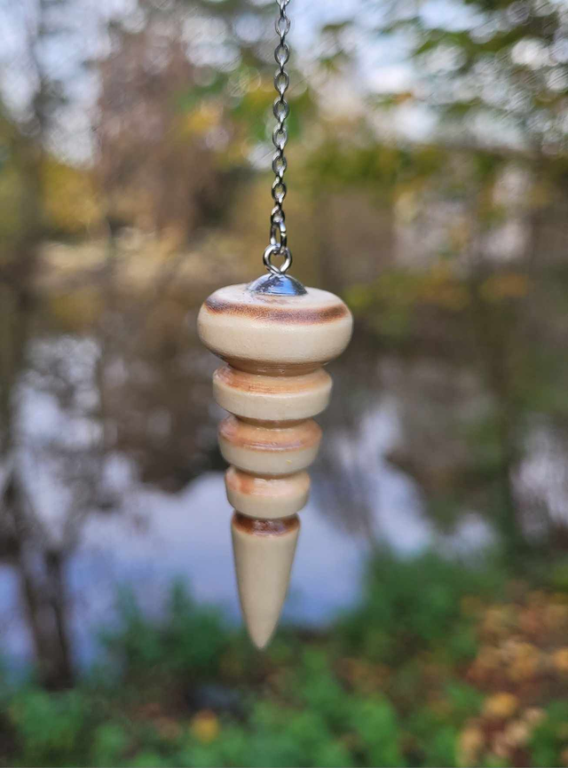 Pendule 7 en bois de cerisier