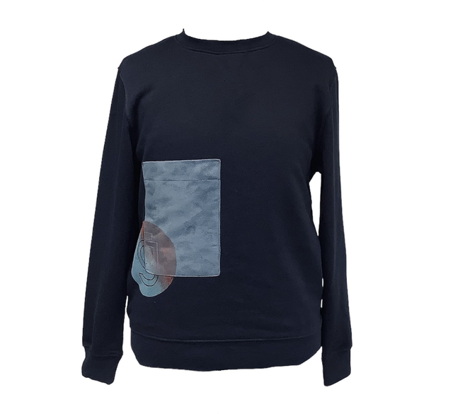 Sweatshirt with suedette front patch pocket featuring gradient handprinted off-center Muśe Logo