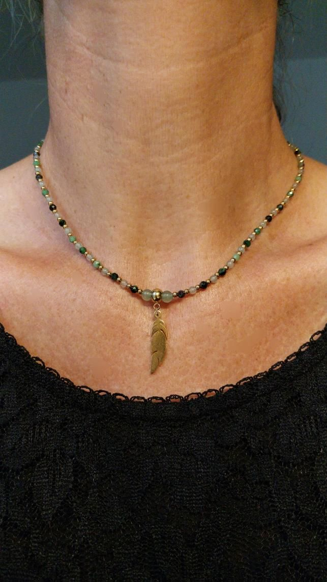 Collier &quot;plume&quot; en Aventurine et Lépidolite