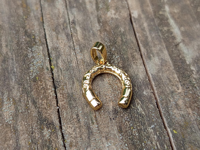 Bracelet perles tubes incurvées acrylique Ashva Mukti