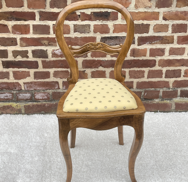 Antiker Kirschholz Stuhl gepolstert