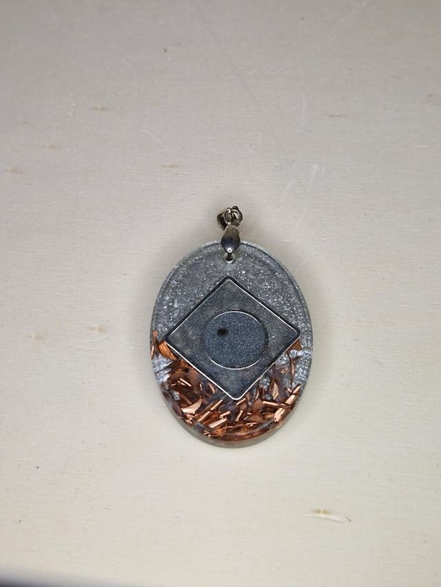 Orgonite, pendentif / 028