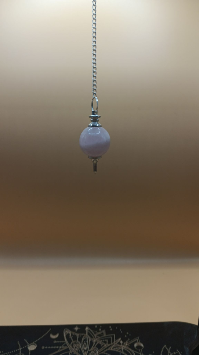 Pendule boule Quartz rose