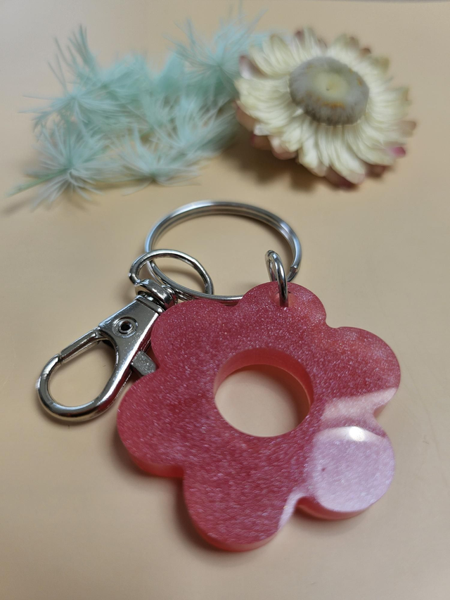 Porte-clés en résine - Fleur rose foncé 