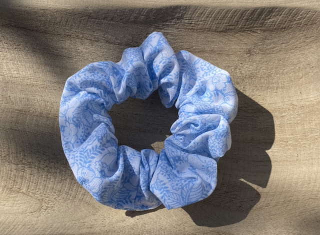 Chouchou fleuri bleu