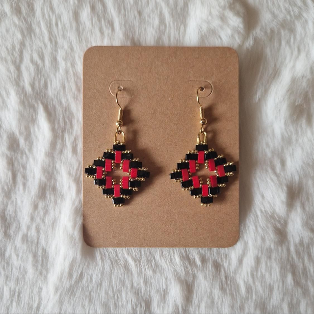 Boucles d'oreilles rouges et noires 