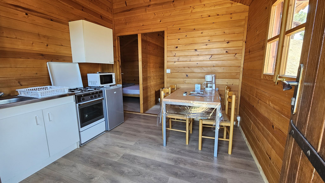 Chalet climatisé avec télé 3 Personnes 7 nuits