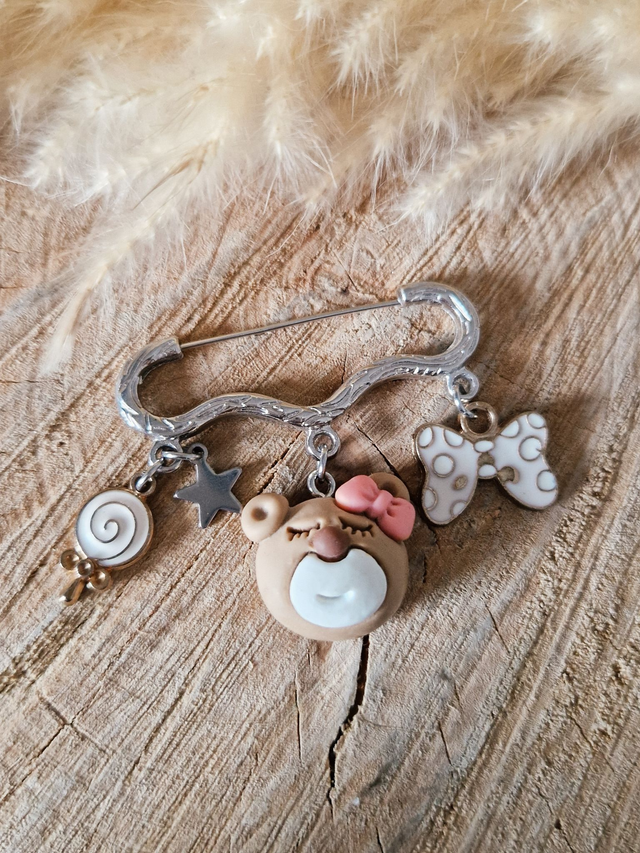 Broche à breloques "Oursonne girly" - Support argenté