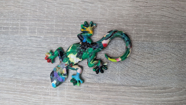 Lézard déco recyclé brut ton vert