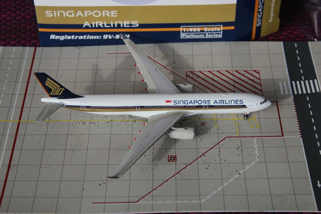 Singapore Airlines A330-300 (9V-STH), 1:400, Phoenix, RARE