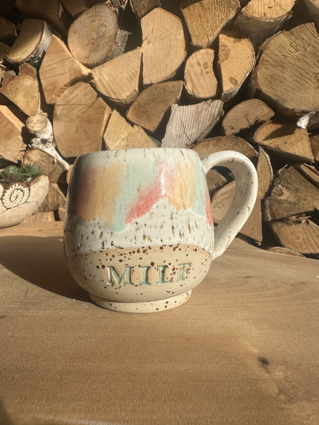 Keramikbecher „MILF“ – handgemacht & bunt glasiert 290 ml