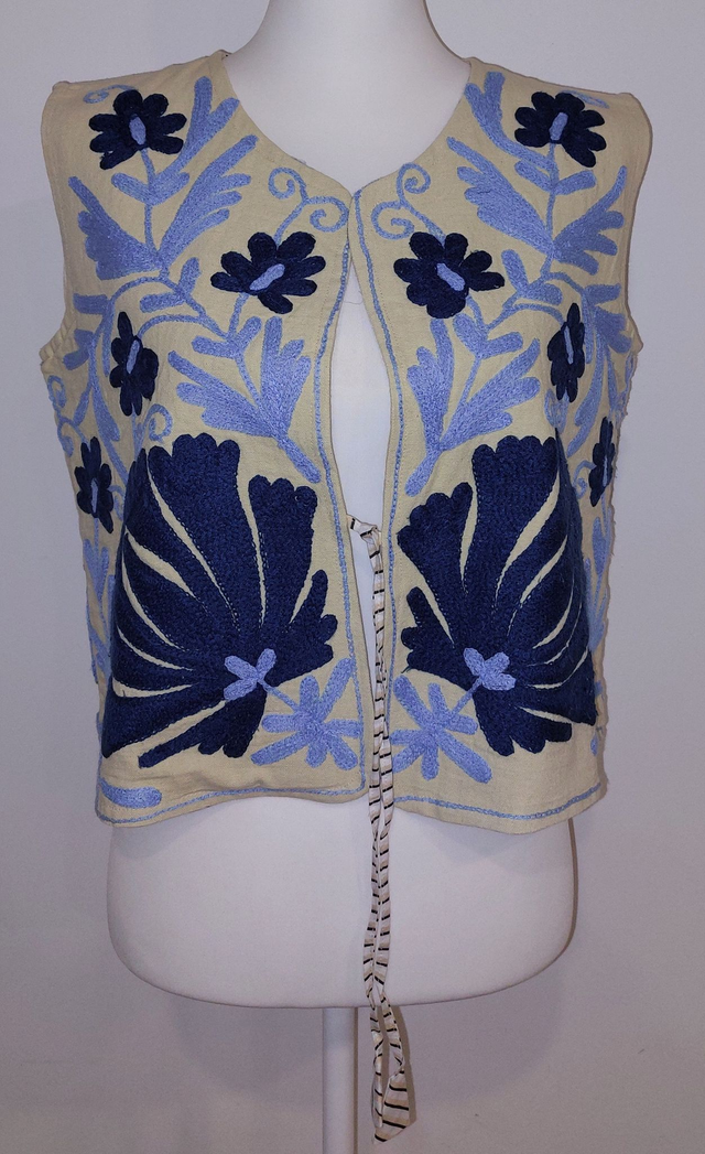 Veste sans manches reversible en coton blanc brodé Suzani - Confectionnée à la main - Doublure rayée