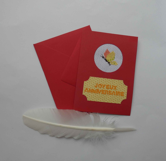 Le papillon brodé d&#039;anniversaire