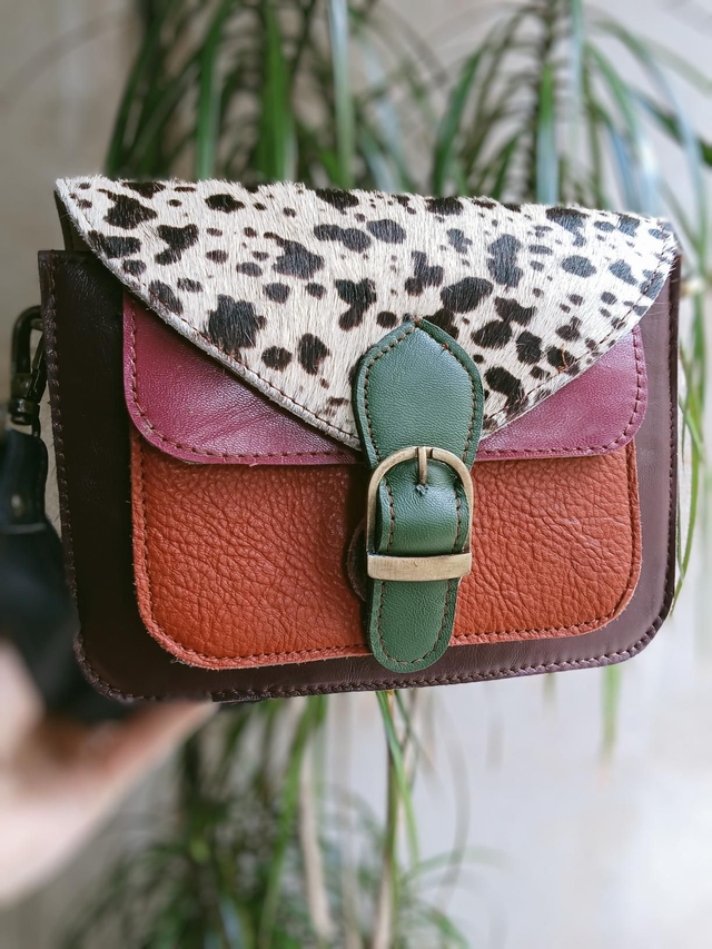 Mala em pele colorida 