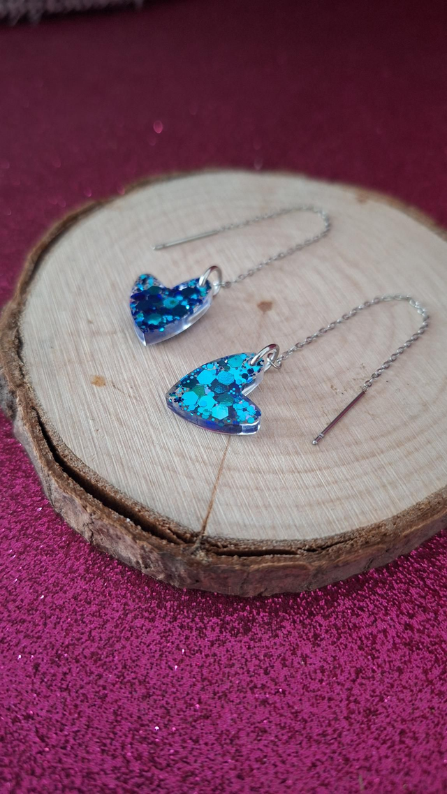 Boucles d'oreilles à enfiler argentées cœurs bleues 