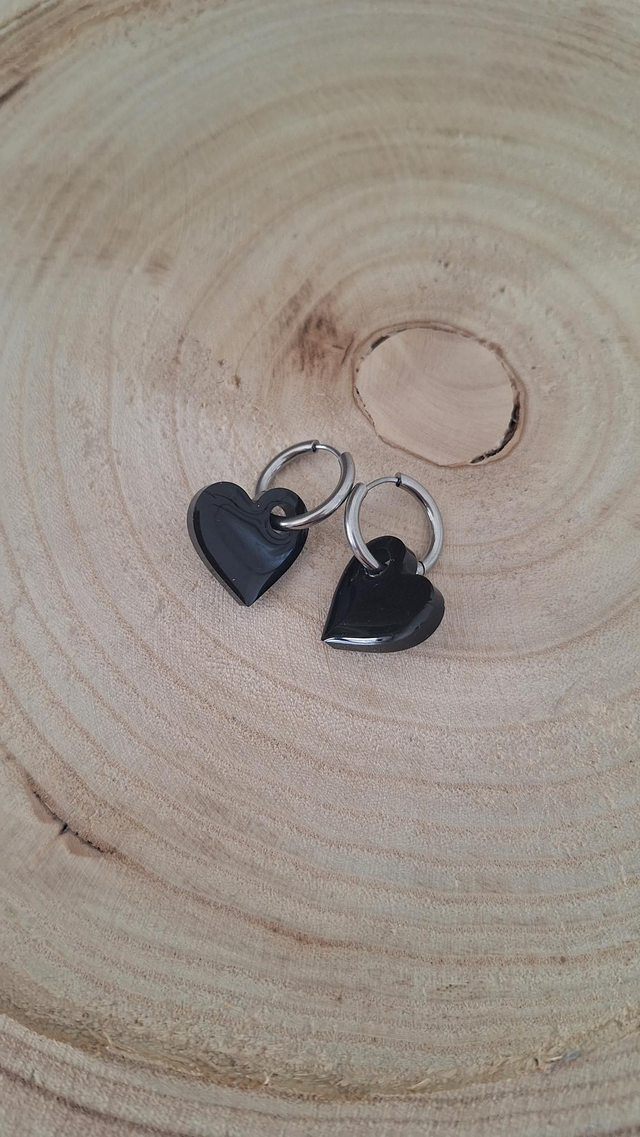 Boucles d&#039;oreilles créoles argenté cœur noir