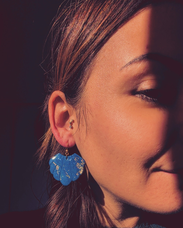 Prestigieuse - Collection bleu - Boucles d’oreilles artisanales en pâte polymère et résine