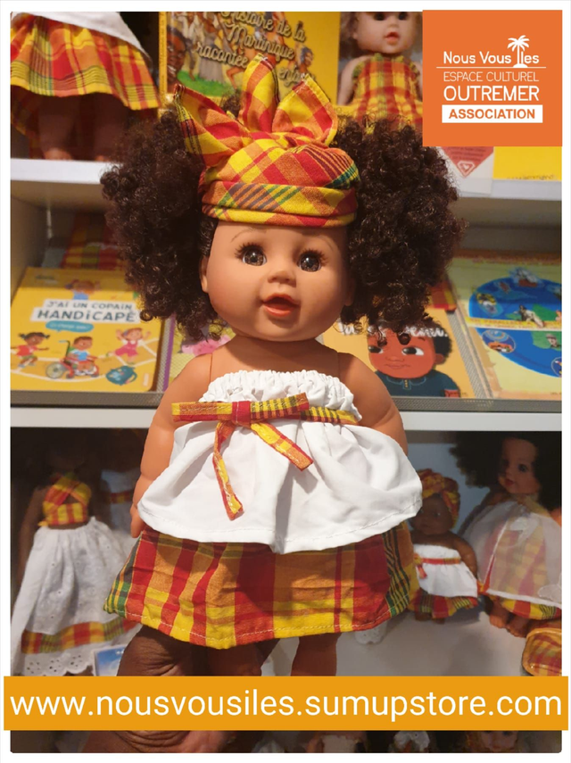 CD - CASSY COLIBRI DOLLS MADRAS TRADITIONNEL &amp; COIFFE CREOLE ( POUPEE METISSE 30 CM)