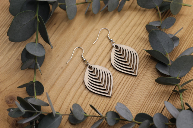 Boucles d&#039;Oreilles en Bois Massif - Frêne ou Noyer - Modèle Ethnique