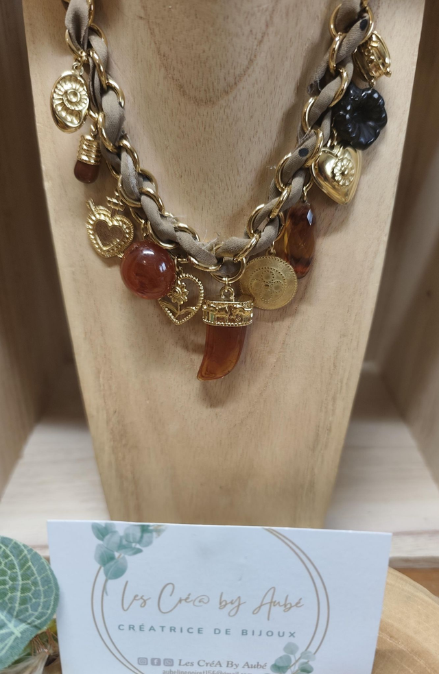 COLLIER BRELOQUES /CORNE AMBRE/ TISSU MARRON 0000636