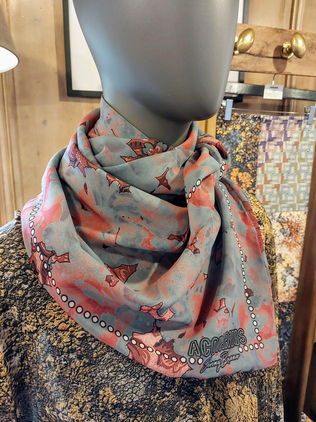 PARFUM pivoine red. Foulard carré 90cm doublé et réversible. 