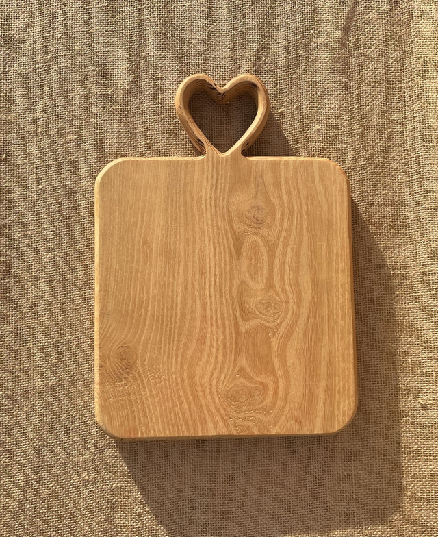 Planche acacia poignée coeur
