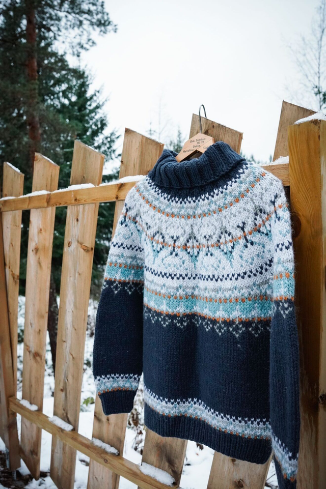 Alasuq Polar Sweater Kit - Col 13 (Dark Blue Grey) - Wool &amp; Pattern - Linka Neumann