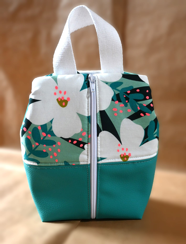 🌸 Tandem VOYAGE & VANITY ✨Duo idéal pour vos escapades ! 🧳✨