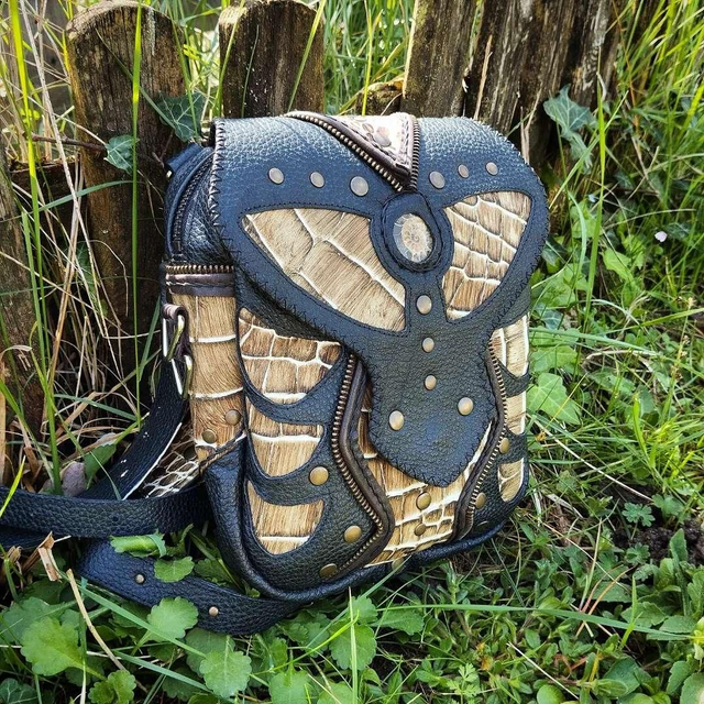 Sacoche•Sac à dos en cuir noir et savane croco