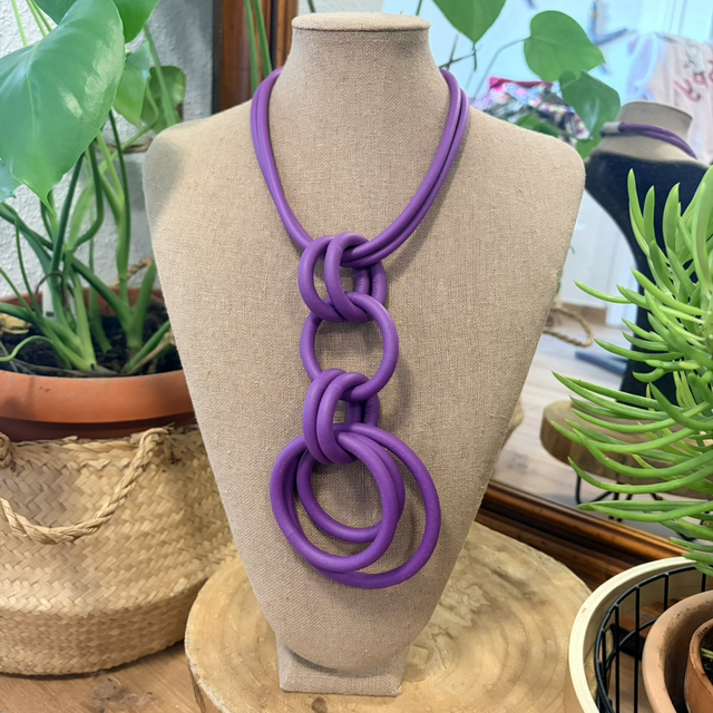Collar Violeta 