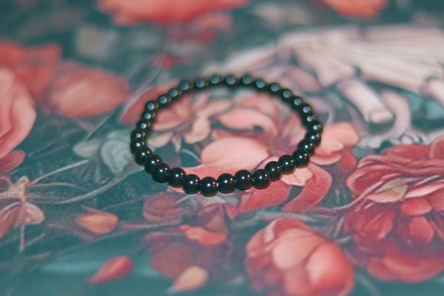 Bangles • Black pearls