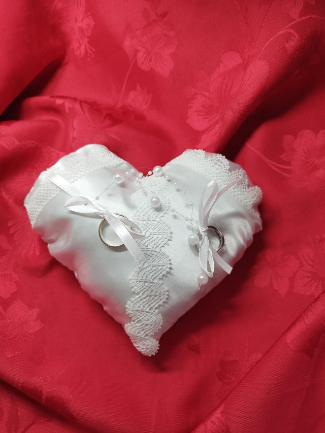 Coussin cœur mariage porte alliance classique 