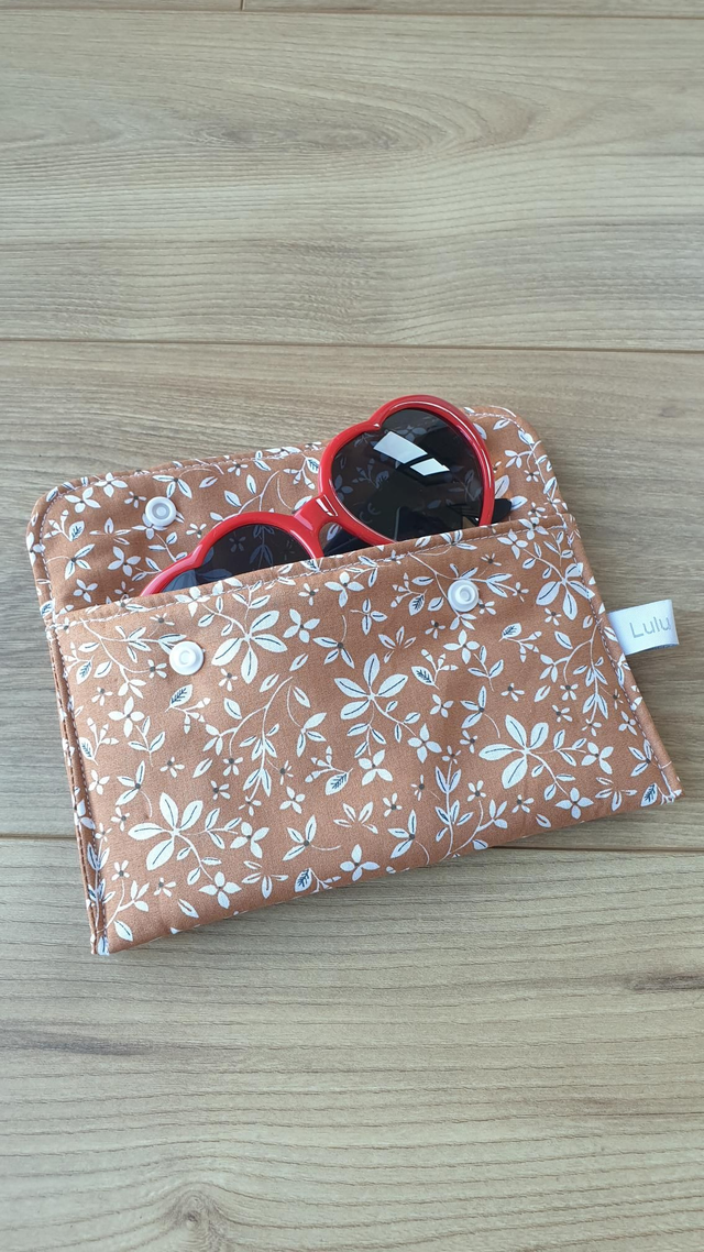 Étuis à lunettes ou téléphone fleuri camel