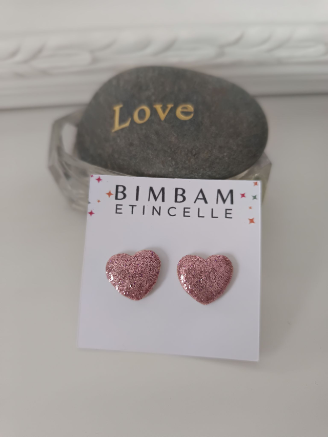 Clous d'oreilles "petit cœur" rose pailleté