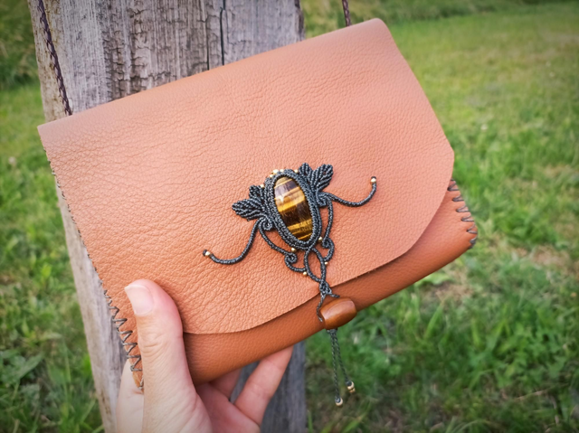 Pochette en cuir camel ~ Œil de Tigre